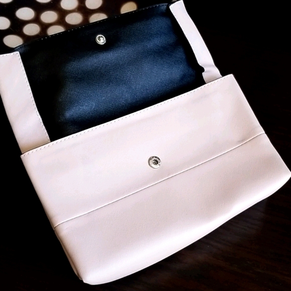 Isabella Scott Sydney Snap Close Vinyl Clutch Bag - Picture 7 of 9